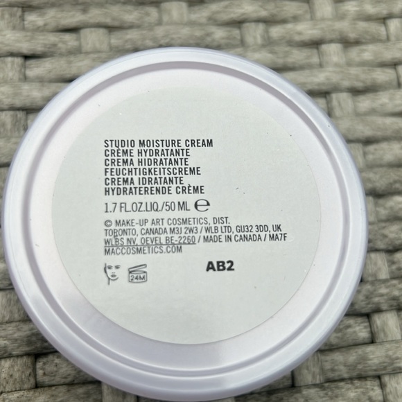 Brand New MAC Studio Moisture Cream - Picture 3 of 3